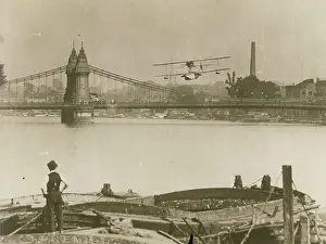 Hammersmith: A flyingboat lands on the Thames, Hammersmith during trials
