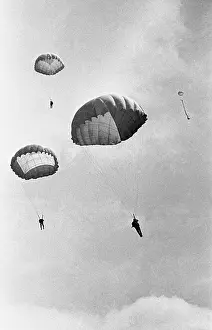 Paratroopers: Flypast in Moscow region