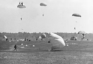 Paratroopers: Flypast in Moscow region