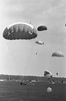 Paratroopers: Flypast in Moscow region