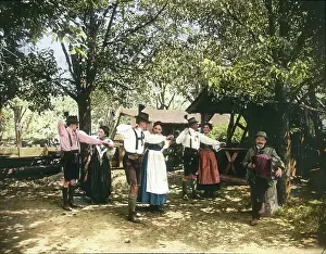 Draperies: Folk dance chorus in the Ausseerland