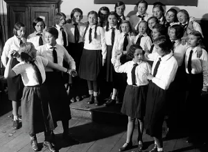 Dances: Folk dance classes for Jungmaedel, 1933