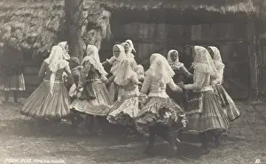 Headscarfs: Folk dance group in Munkacz
