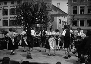 Marketplace: Folk dance in Tittmoning, 1930