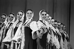 Nosov: Folklore dance ensemble