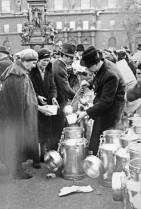 Distributed: Food distribution in Vienna, 1938