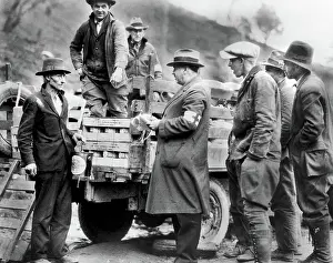 Menss: Food and drink, Great Depression, social issues, poverty