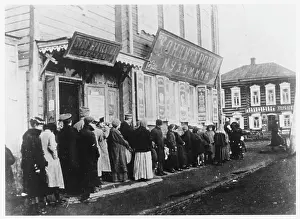 Queues: FOOD SHORTAGE QUEUES
