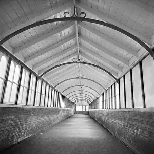 Walkways: Footbridge