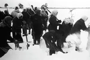 Runway: Forced laborers on the Eastern Front, 1942