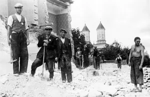 Bessarabia: Forced laborers with Jewish star