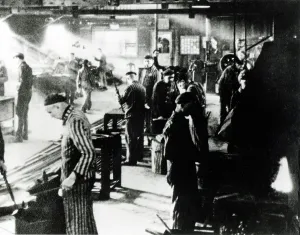 1942 1943: Forced labour in a metal workshop in Auschwitz