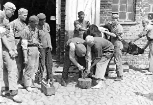Hoof: Forced workers are retrained for agriculture (1942)