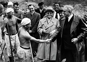 Turk: Foreign ambassadors visit the RAD, 1935