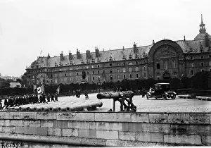 Outbreak: Foreign volunteers in Paris
