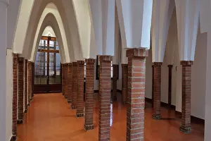 Catenary: Forest of Columns, Colegio Teresiano, Barcelona