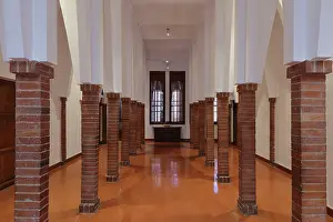 Catenary: Forest of Columns, Colegio Teresiano, Barcelona