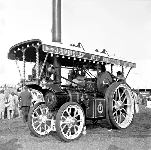 Peterborough: Foster Showman's Tractor number: 12509, Maid Marian