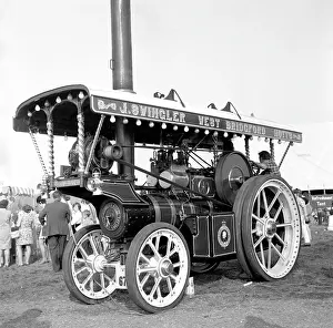 Compound: Foster Showman's Tractor number: 12509, Maid Marian