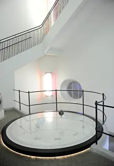 Historisches: Foucault Pendulum. Experiment to demostrate the rotation of