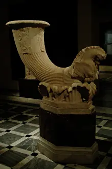 Fluted: Fountain in the form of a horn-shaped drinking cup (rhyton)