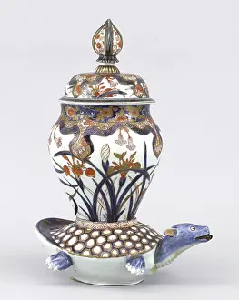 Décor: Fountain vase, Japanese