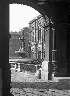 Werian: Fountain at the side of Vienna State Opera