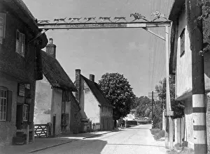 Barley: FOX & HOUNDS PUB SIGN