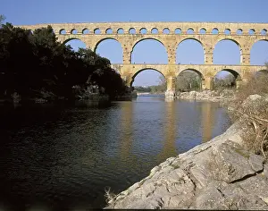 Vers: FRANCE. LANGUEDOC-ROUSSILLON. GARD. Vers-Pont-du-Gard
