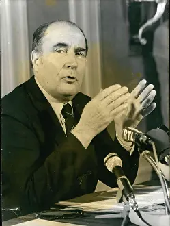 Mitterrand: Francois Mitterrand gives early press conference