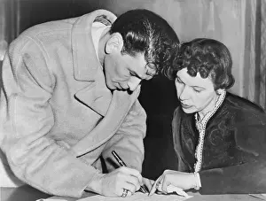 Perforated: Frank Sinatra (1915-1998), signs his induction ?