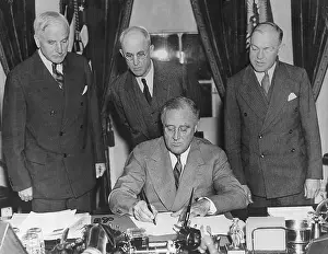 Autonomy: Franklin Delano Roosevelt signs the declaration of autonomy