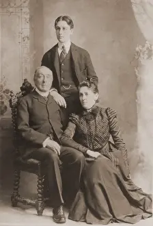 Poughkeepsie: Franklin Roosevelt with his mother and father ?