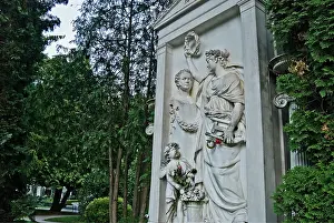 Zentralfriedhof: Franz Schubert's grave of honor in Vienna's