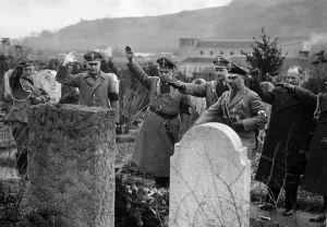 Seldte: Franz Seldte at a wreath-laying ceremony in