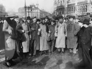 Fraternities: Fraternization between German and French soldiers in the str