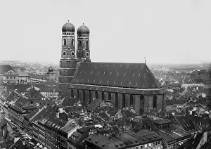 Frau: Frauenkirche in Munich around 1900