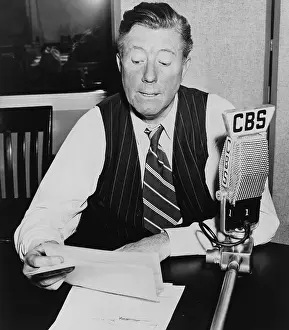 Anchorman: Frazier Hunt, (1885- ) early newscaster, ?