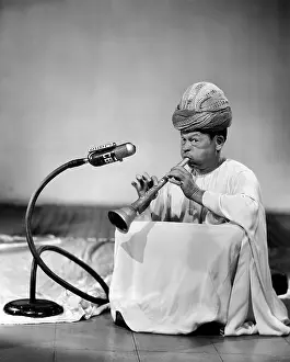 Fred Allen recording the radio program TEXACO ?