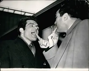 Haris: Freddie Mills and Joey Maxim comparing damaged teeth