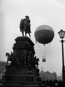 Staatsoper: Free balloon Hermann Goering