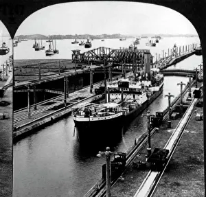 Gatun: Freighter in the Gatun Locks
