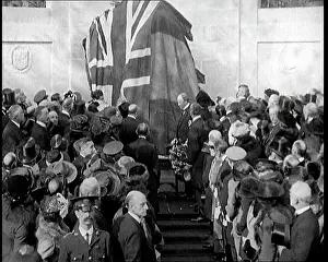 Reveal: French and British Crowd Watching as a Union