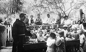 Teaches: French children during a school lesson, 1915