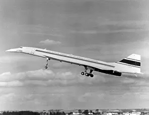 Turcat: FRENCH CONCORDE FLIES