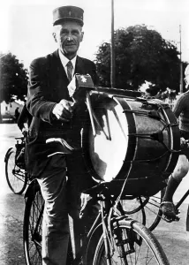 Drummers: French crier with drum, 1940