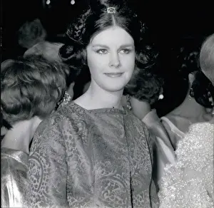 Distinct: French hairstyle design, model with the Opera Line