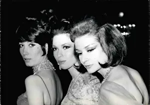 Distinct: French hairstyle design, three models with the Opera Line