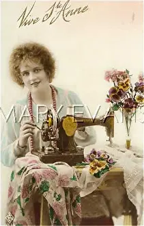 Vive: FRENCH HOUSEWIFE/SINGER