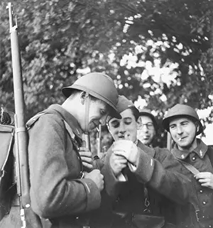 Camaraderie: French infantry officer training WWII